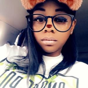 Meet your Posher, Olivia